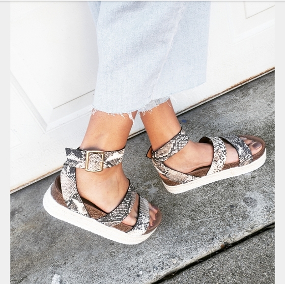 🚨//Cabo Sunset// Snake print Espadrille - Picture 3 of 8